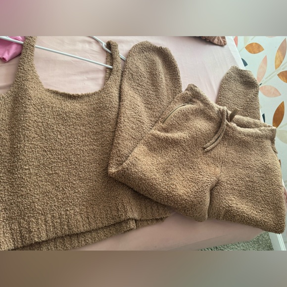 Skims cozy knit drawstring legging(l/xl), zip up hoodie (l/xl) &tank set(2x/3x) - Picture 2 of 11